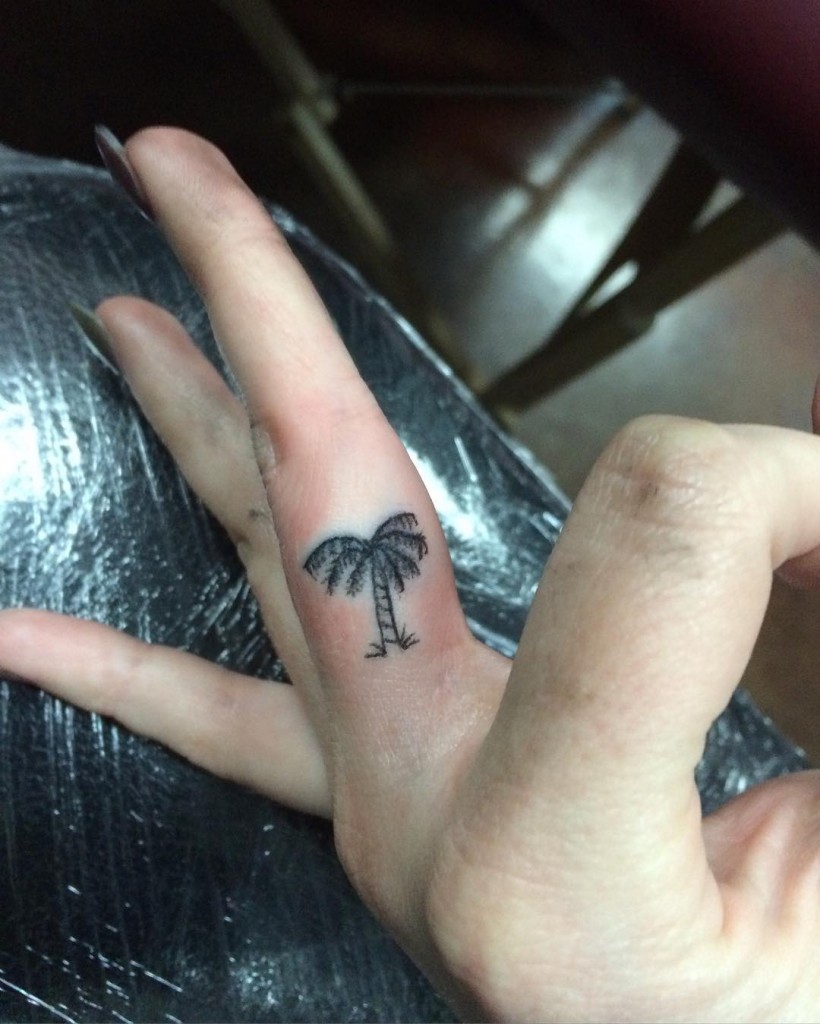 tree tattoo finger