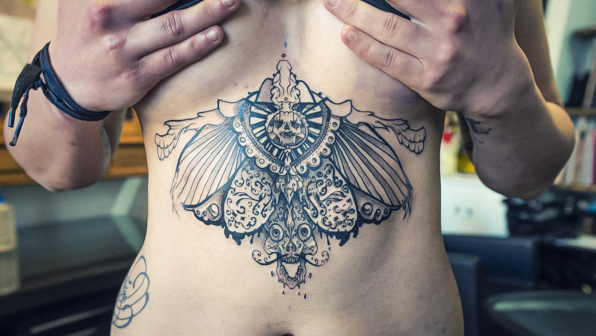 65 Sizzling Under breast Tattoos You'll Drool Over