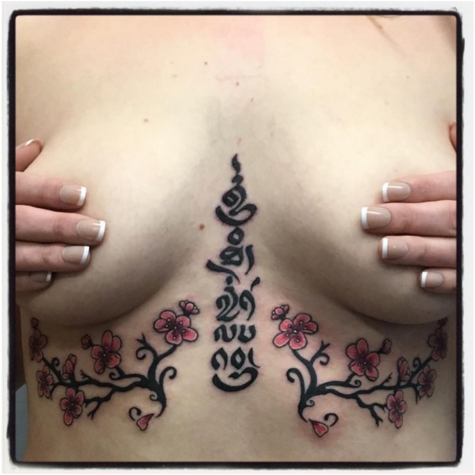 65 Sizzling Under breast Tattoos You'll Drool Over