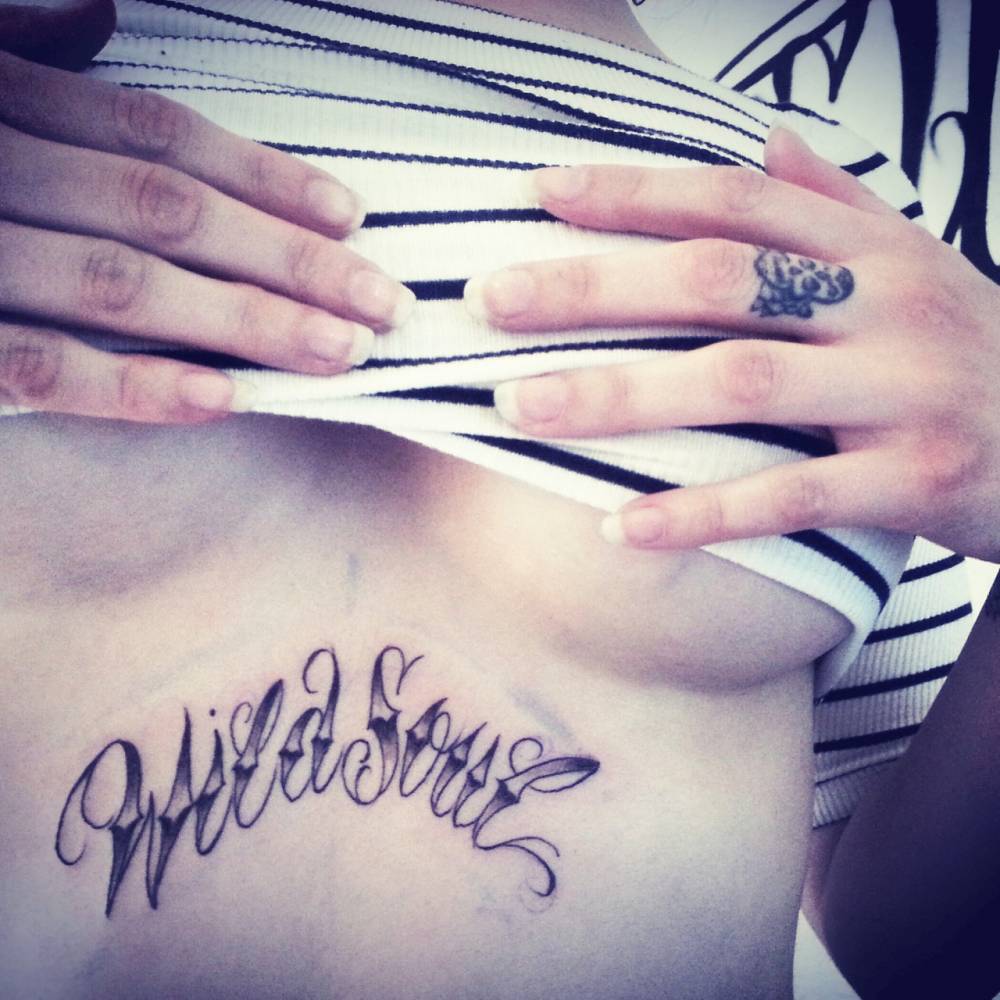 65 Sizzling Under breast Tattoos You'll Drool Over