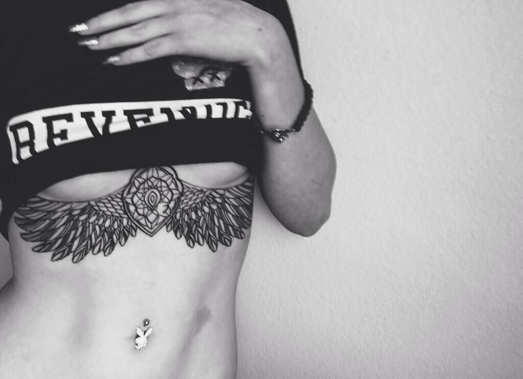 65 Sizzling Under breast Tattoos You'll Drool Over