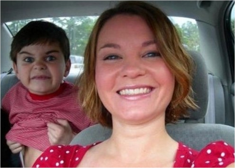30+ Photobombs That Will Make You Laugh Out Loud