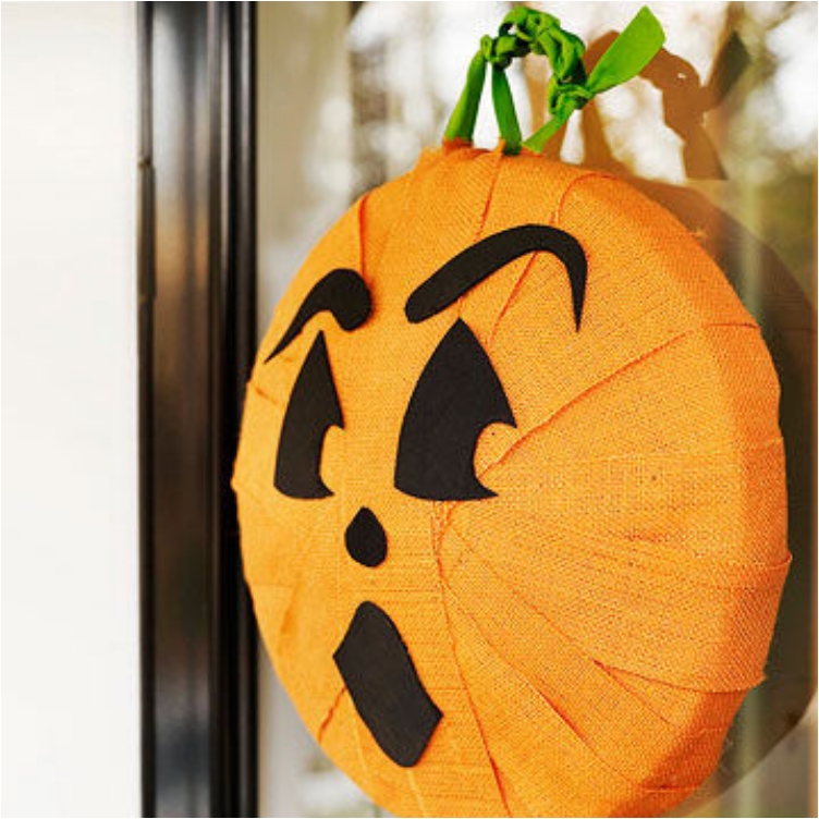 41 Scary DIY Wreaths To Complete The Halloween Decor