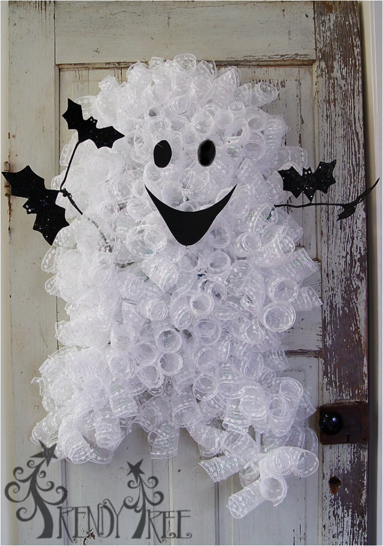 41 Scary DIY Wreaths To Complete The Halloween Decor - Ritely