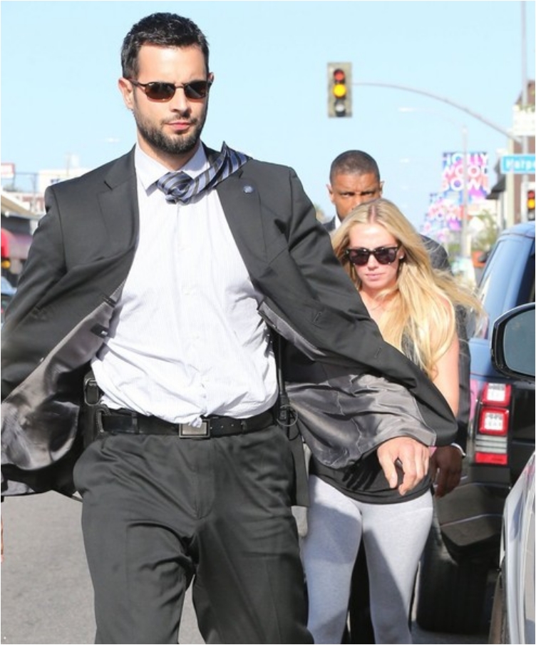 26 Hot Celebs With Even Hotter Bodyguards