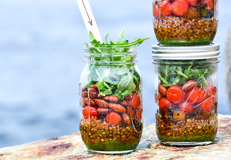 30 Mason Jar Salads Packed with Health and Ready to Go