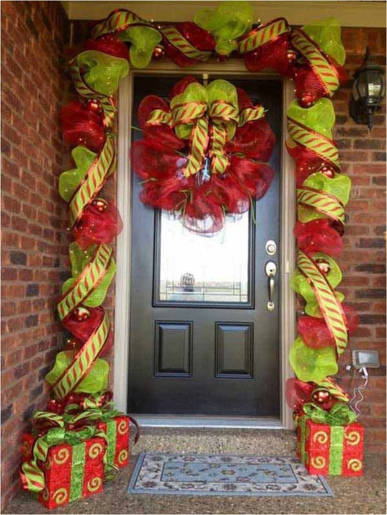 24 Festive Ideas for Outdoor Christmas Decorations - Ritely