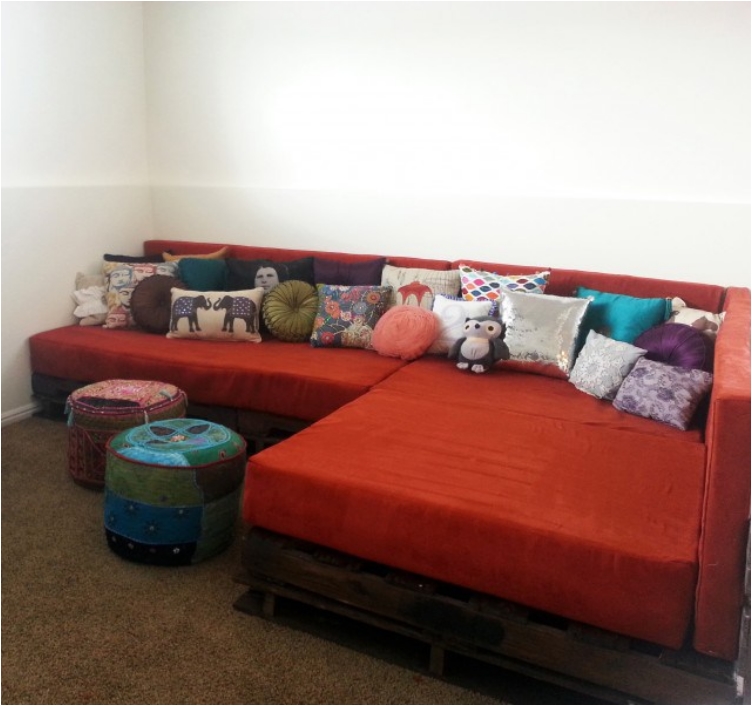 18 DIY Pallet Sofas Perfect for Indoors and Outdoors
