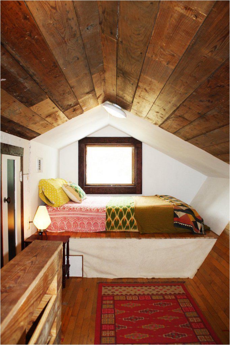 40 Cozy Nook and Alcove Beds to Curl Up and Unwind In