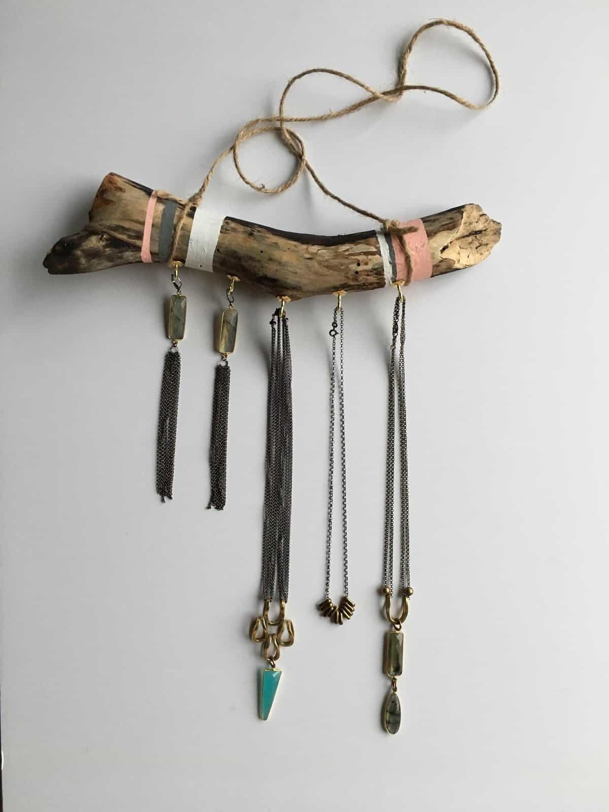 18 Stunning Decorations to Make with Driftwood