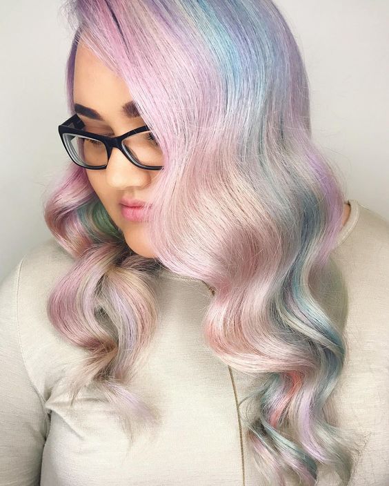 24 Mesmerizing Examples of Holographic Hair