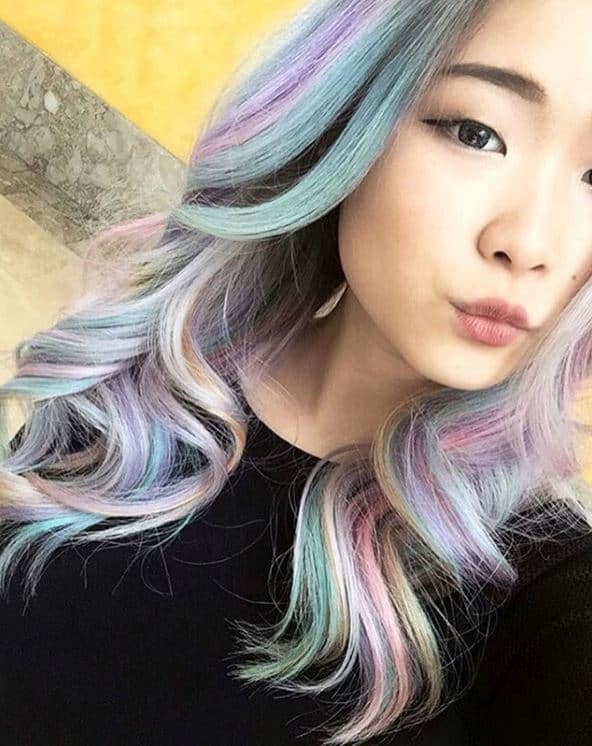 24 Mesmerizing Examples of Holographic Hair
