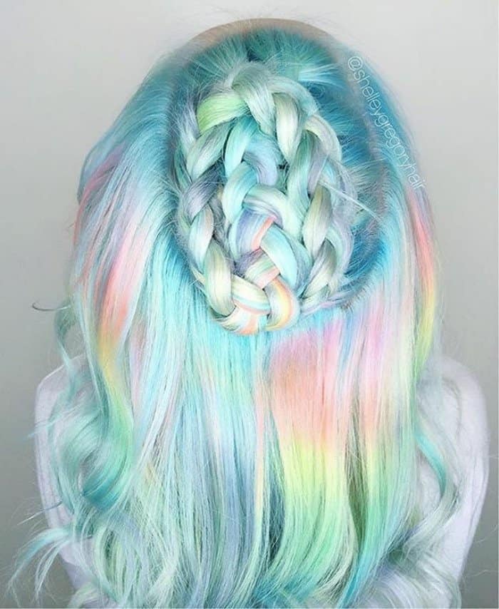 24 Mesmerizing Examples of Holographic Hair