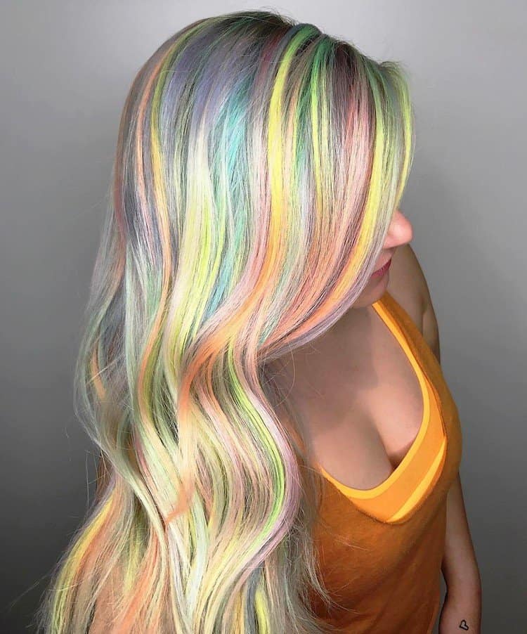 24 Mesmerizing Examples of Holographic Hair