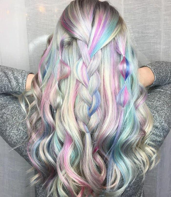 24 Mesmerizing Examples of Holographic Hair
