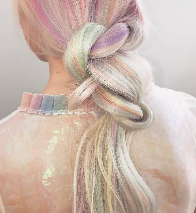 24 Mesmerizing Examples of Holographic Hair