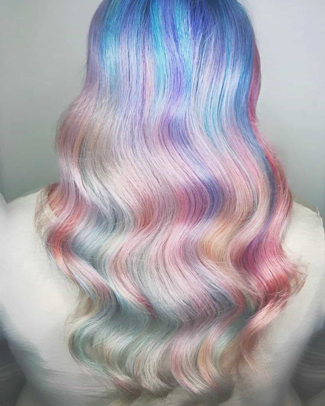 24 Mesmerizing Examples of Holographic Hair