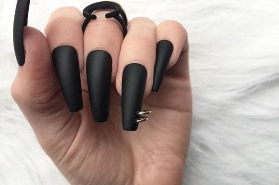 24 Pierced Nails: A 90s Nail Trend Makes a Comeback