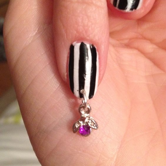 24 Pierced Nails: A 90s Nail Trend Makes a Comeback