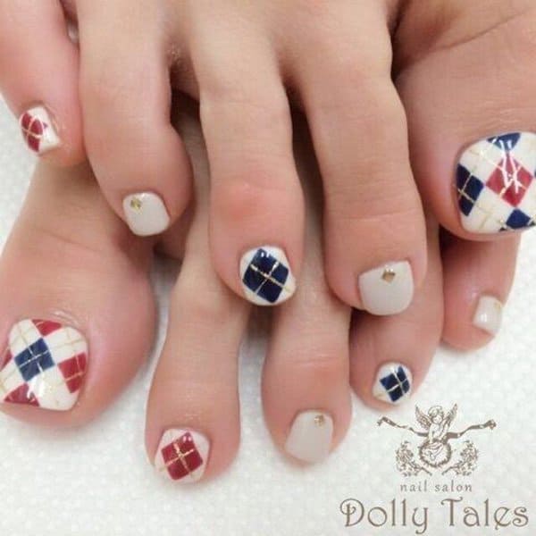 29 Sweet Toenail Designs to Show Off This Summer