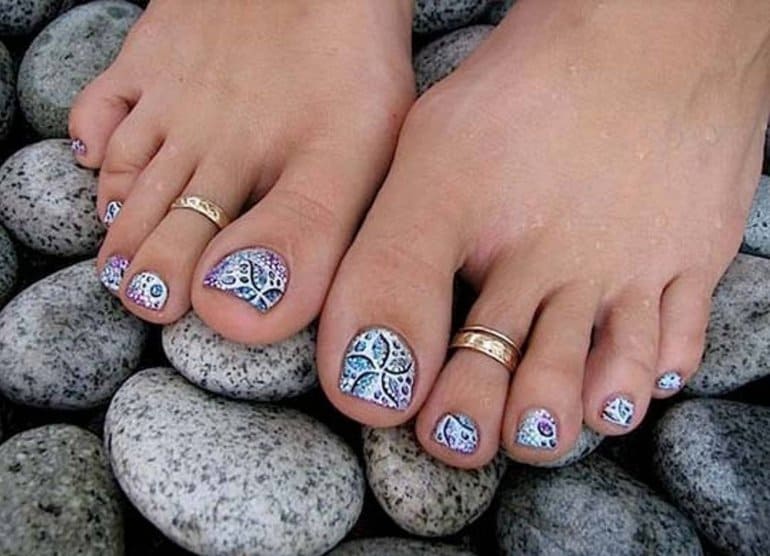 29 Sweet Toenail Designs to Show Off This Summer