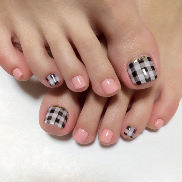 29 Sweet Toenail Designs to Show Off This Summer