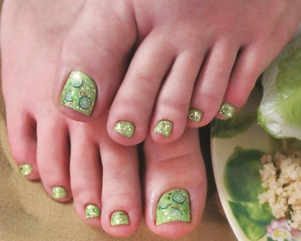29 Sweet Toenail Designs to Show Off This Summer