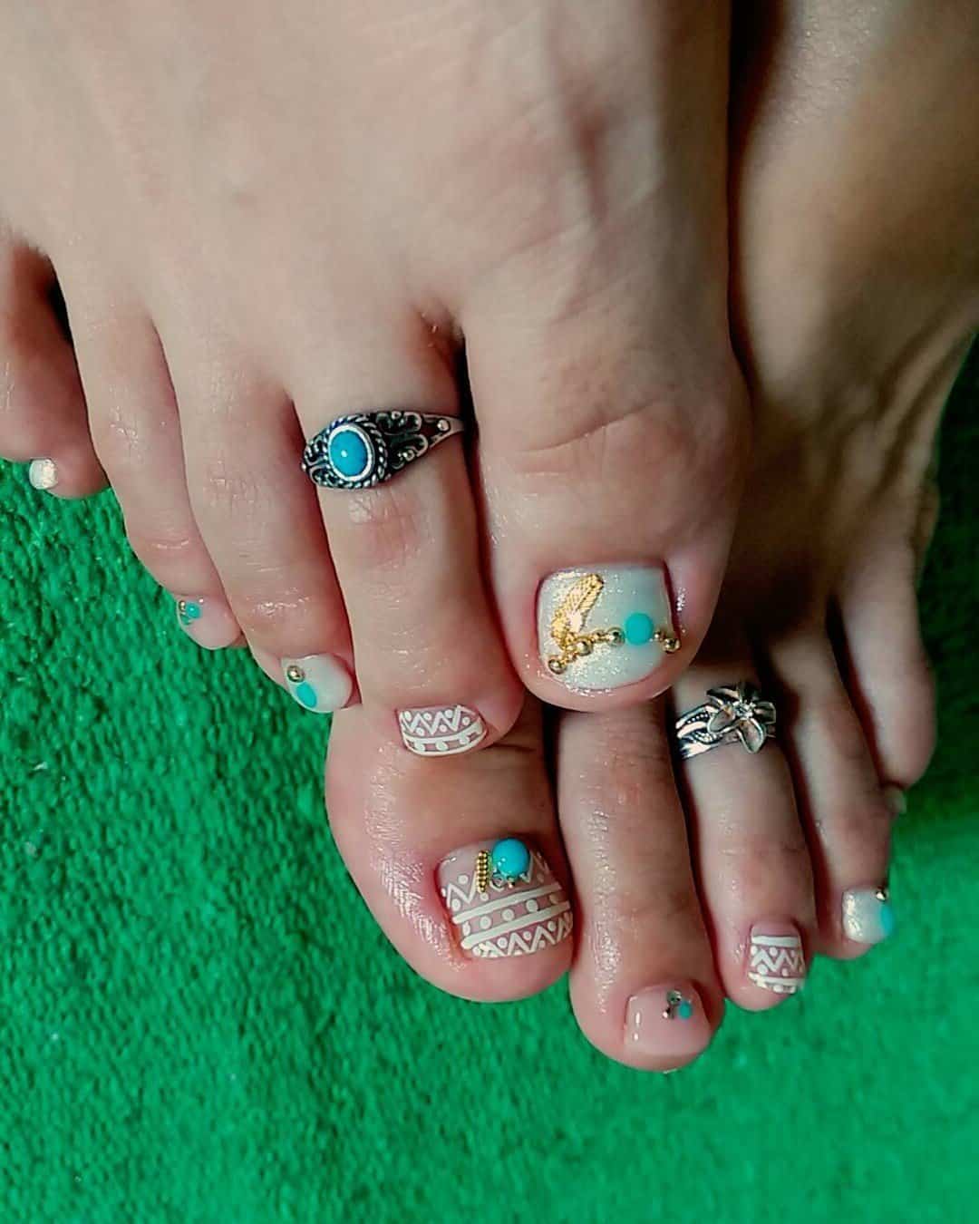 29 Sweet Toenail Designs to Show Off This Summer