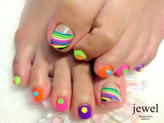29 Sweet Toenail Designs to Show Off This Summer