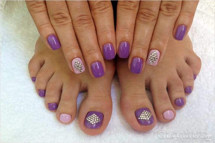 29 Sweet Toenail Designs to Show Off This Summer