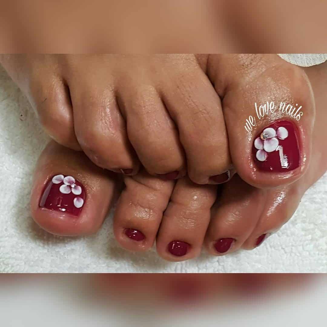 29 Sweet Toenail Designs to Show Off This Summer