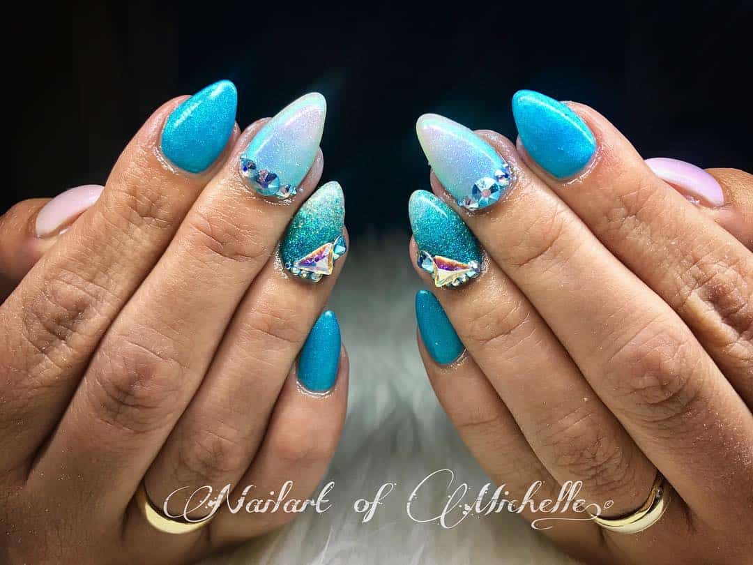 25 Mesmerizing Blue-White Nails For A Soft Look