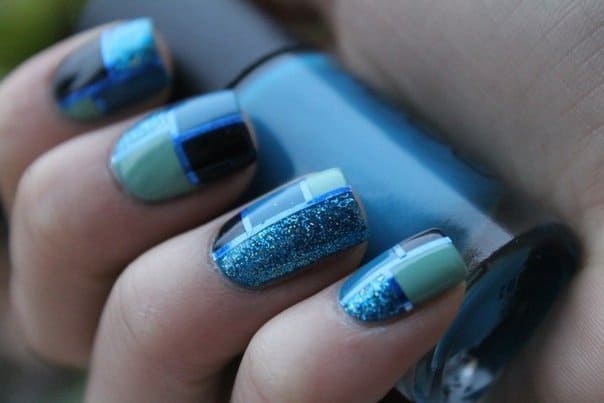25 Mesmerizing Blue-White Nails For A Soft Look