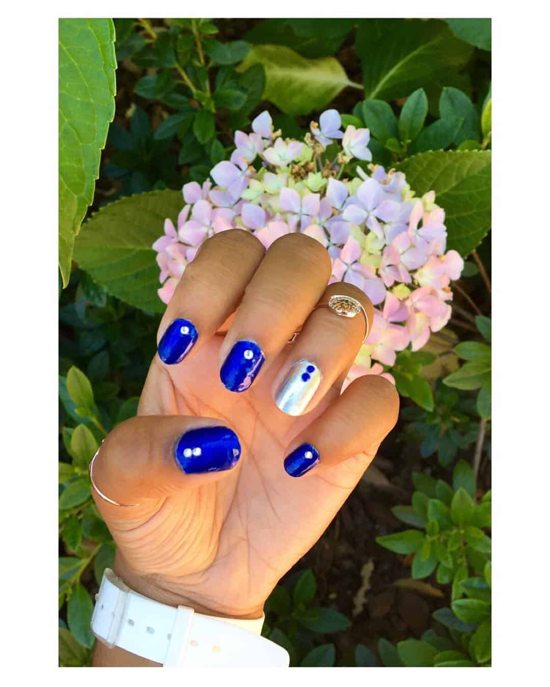 25 Mesmerizing Blue-White Nails For A Soft Look