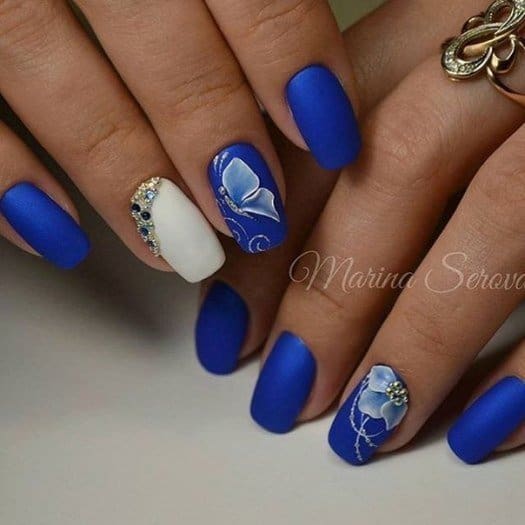 25 Mesmerizing Blue-White Nails For A Soft Look