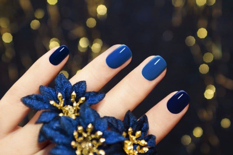 25 Mesmerizing Blue-White Nails For A Soft Look
