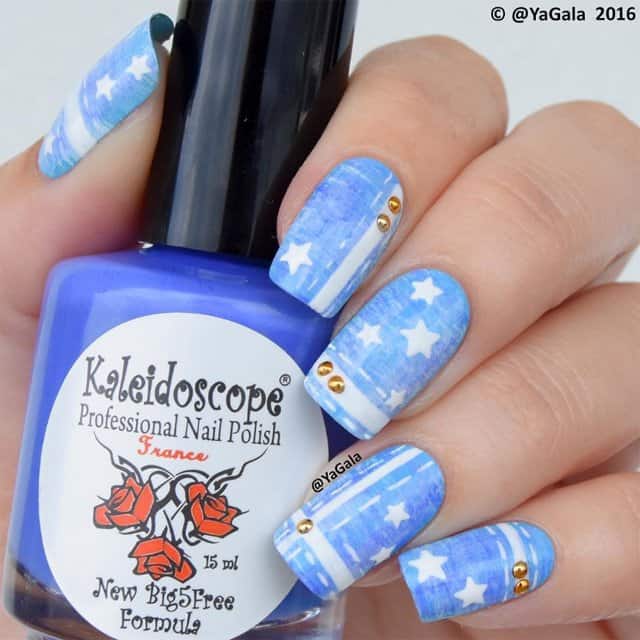25 Mesmerizing Blue-White Nails For A Soft Look