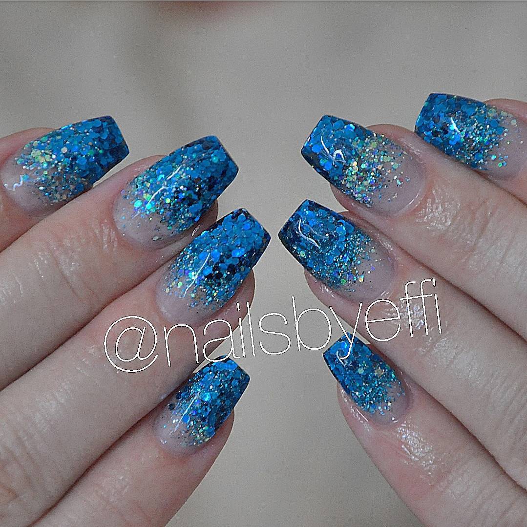 25 Mesmerizing Blue-White Nails For A Soft Look