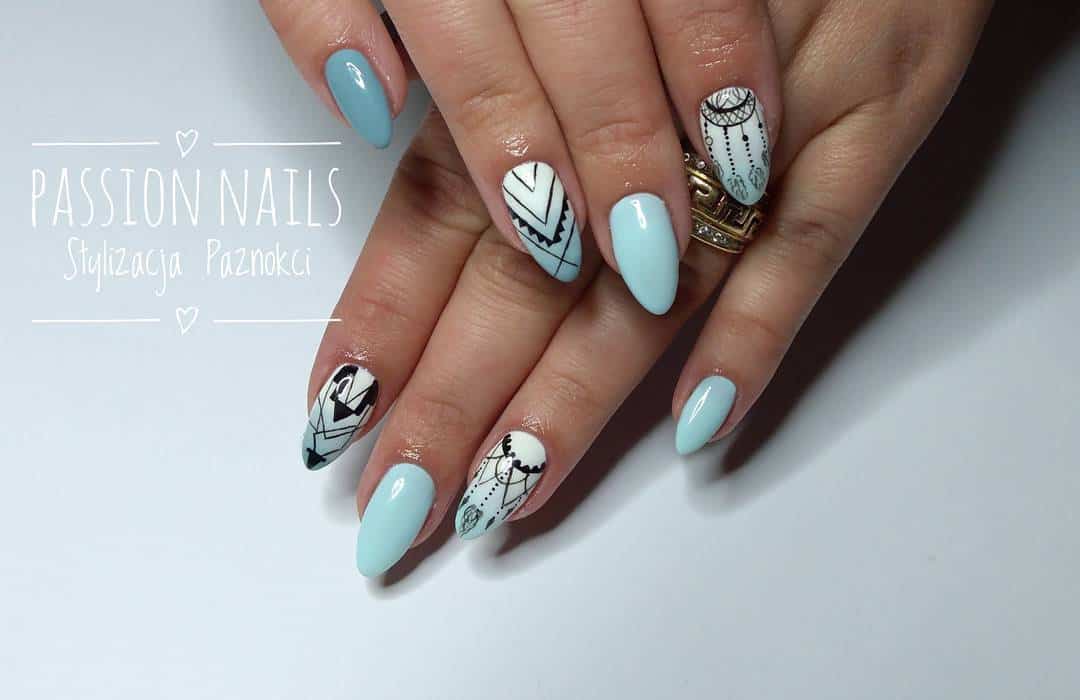25 Mesmerizing Blue-White Nails For A Soft Look