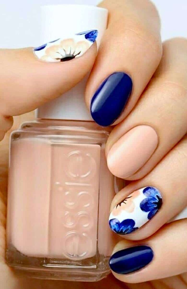 25 Mesmerizing Blue-White Nails For A Soft Look