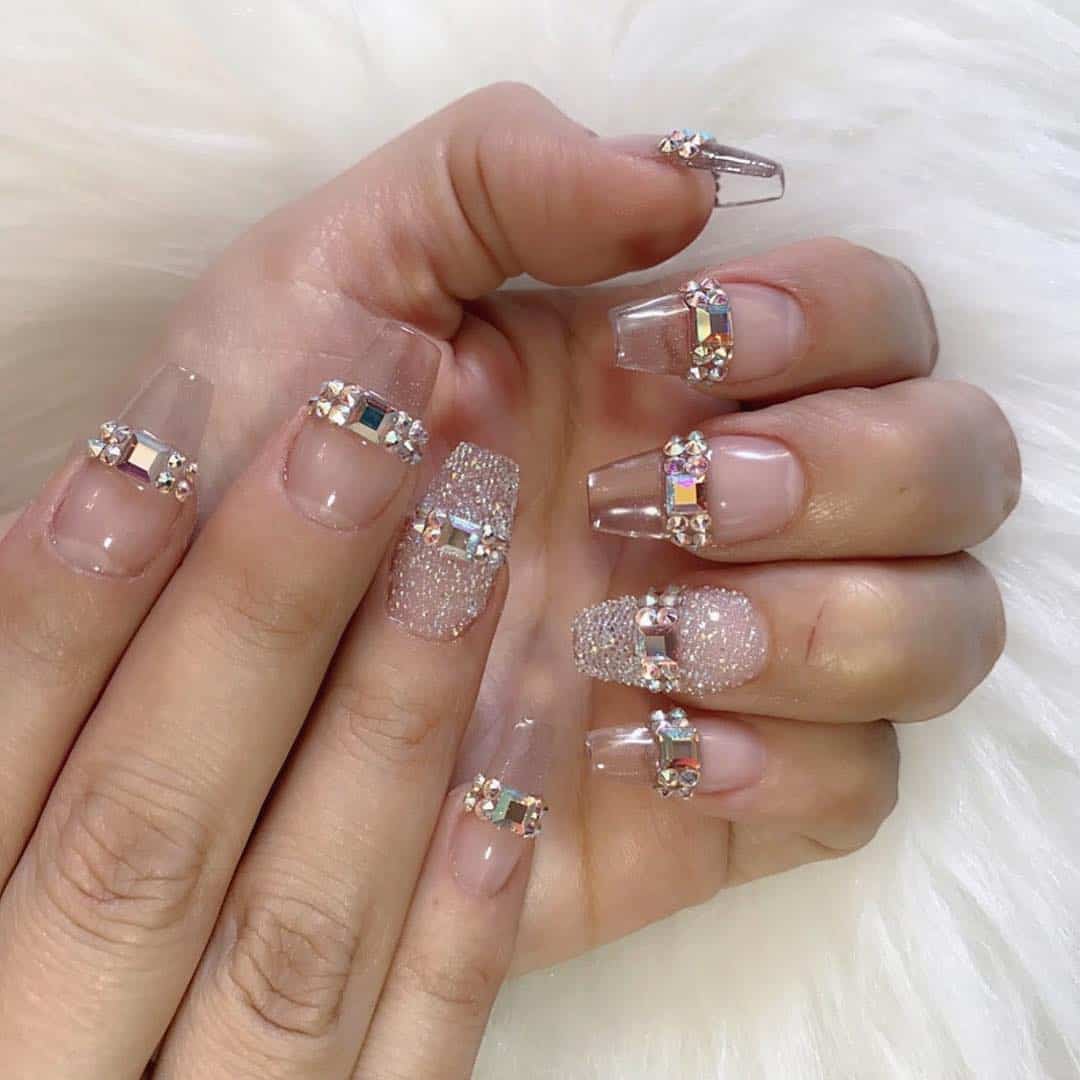 27 Lovely And Extravagant Clear Nail Designs