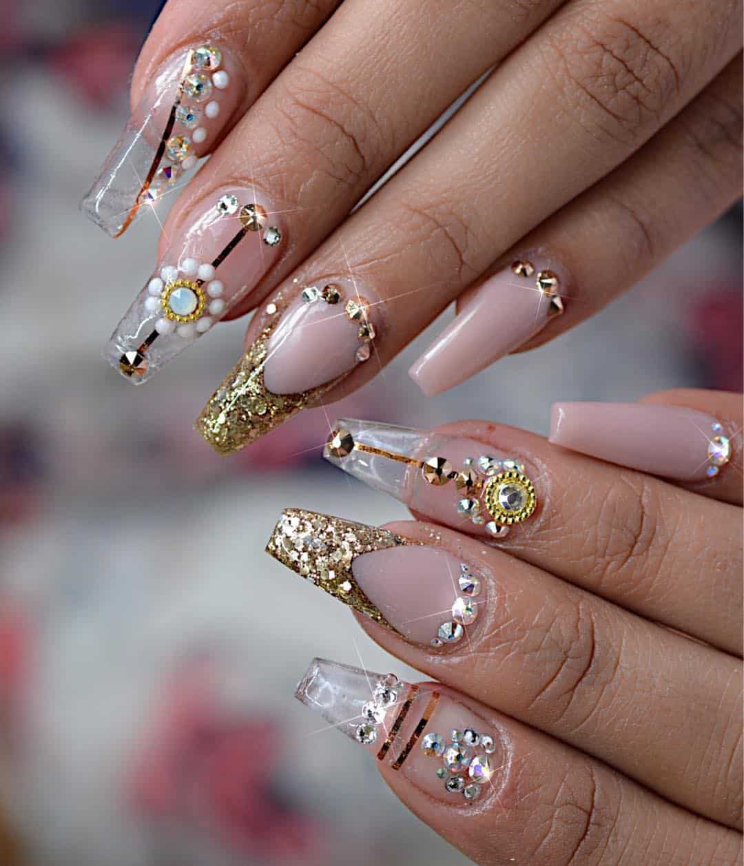 27 Lovely And Extravagant Clear Nail Designs