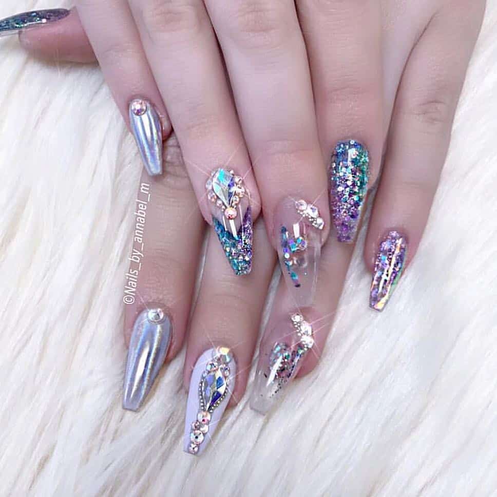 27 Lovely And Extravagant Clear Nail Designs