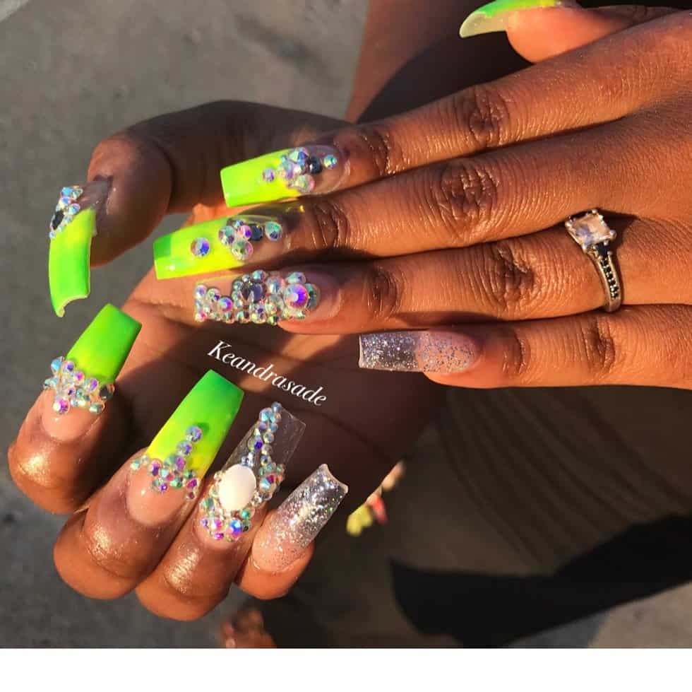 27 Lovely And Extravagant Clear Nail Designs