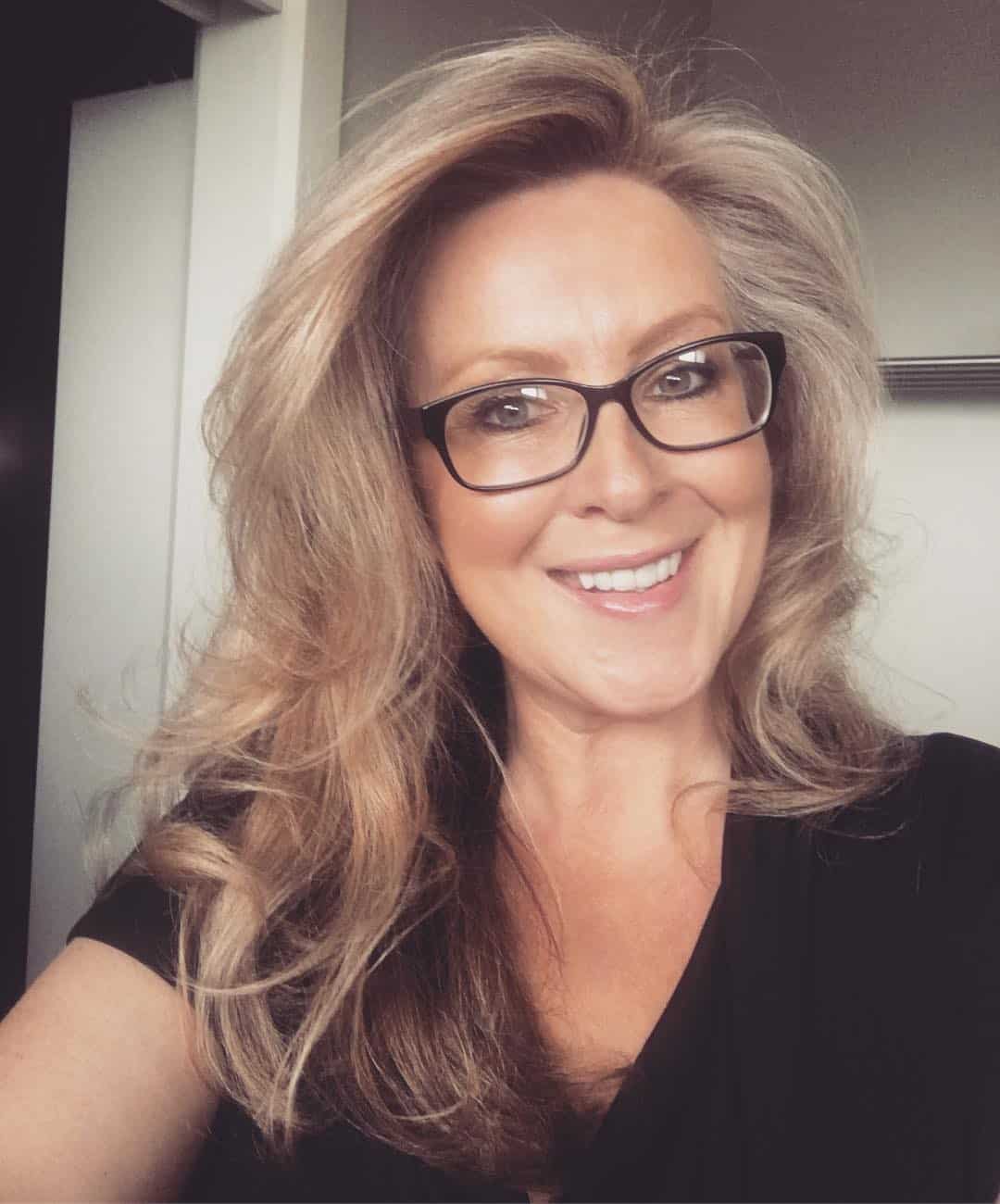 28 Edgy And Elegant Haircuts For Women Over 50