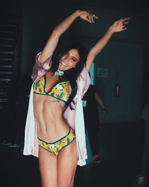 35 Celebrities With the Smallest Waistlines