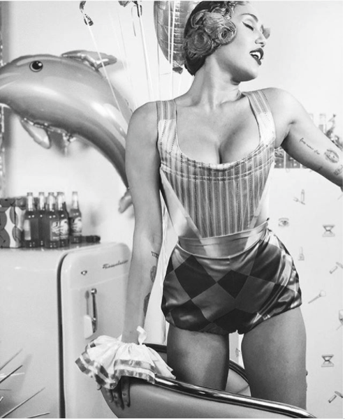 35 Celebrities With the Smallest Waistlines