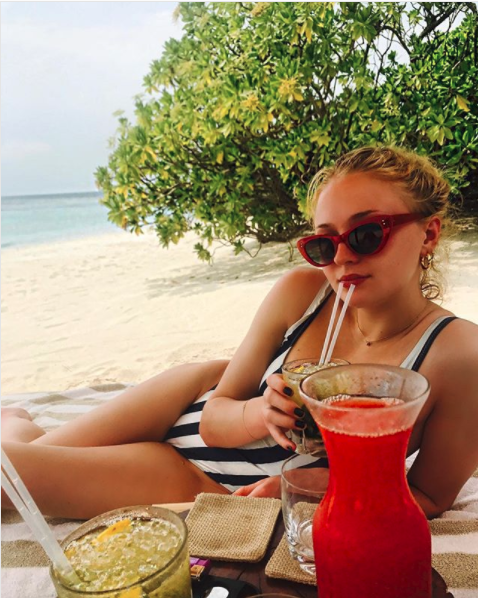 35 Celebrities With the Smallest Waistlines
