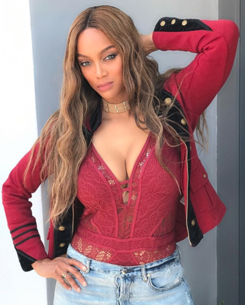 35 Celebrities With the Smallest Waistlines