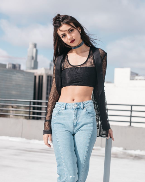 35 Celebrities With the Smallest Waistlines
